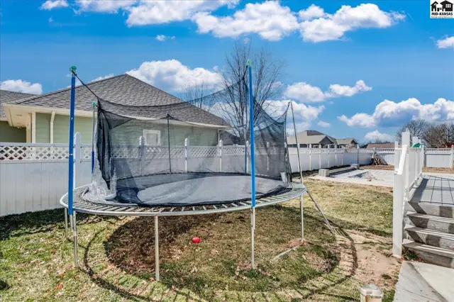 Photo of 611 E 41st Ave, Hutchinson, KS
