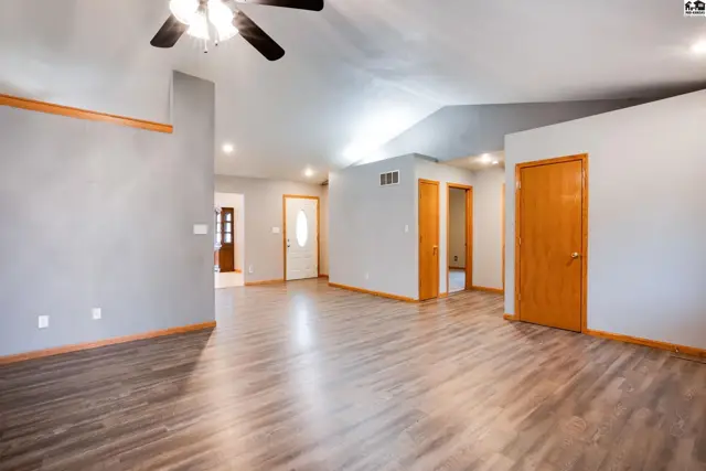 Photo of 611 E 41st Ave, Hutchinson, KS