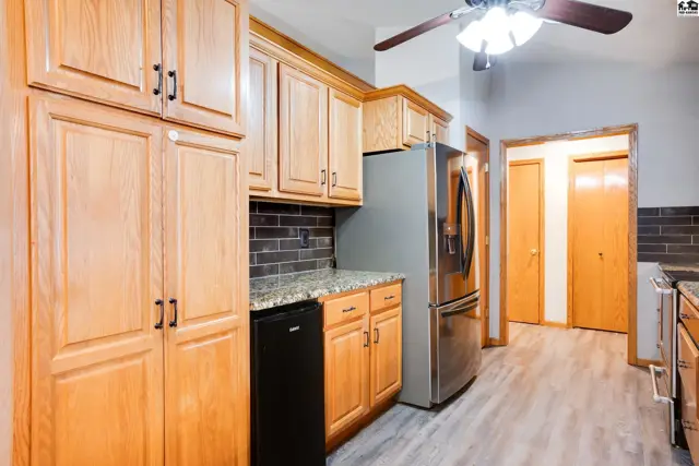 Photo of 611 E 41st Ave, Hutchinson, KS