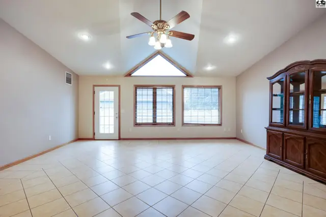 Photo of 611 E 41st Ave, Hutchinson, KS