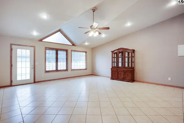 Photo of 611 E 41st Ave, Hutchinson, KS