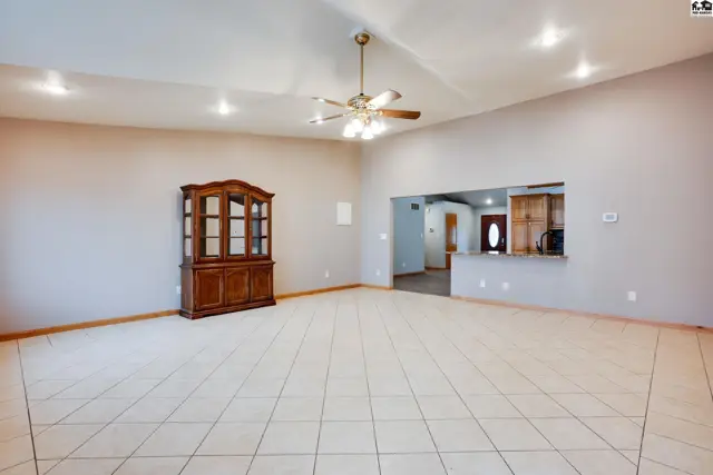 Photo of 611 E 41st Ave, Hutchinson, KS