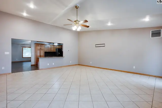 Photo of 611 E 41st Ave, Hutchinson, KS