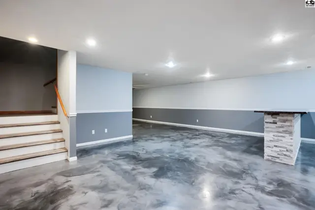 Photo of 611 E 41st Ave, Hutchinson, KS