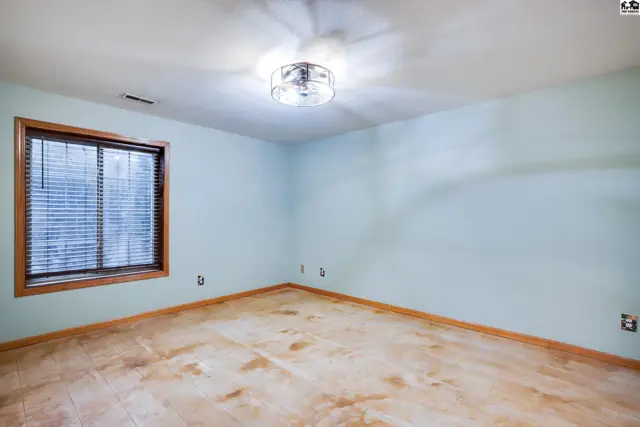Photo of 611 E 41st Ave, Hutchinson, KS