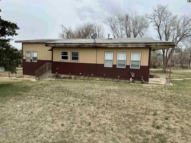 Photo of 323 S Oak St, Medicine Lodge, KS