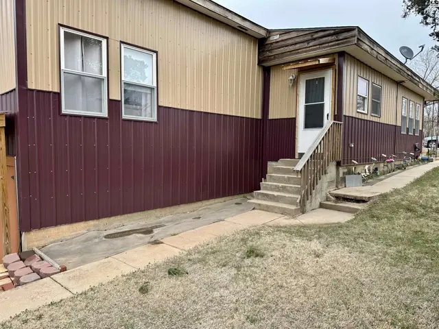 Photo of 323 S Oak St, Medicine Lodge, KS