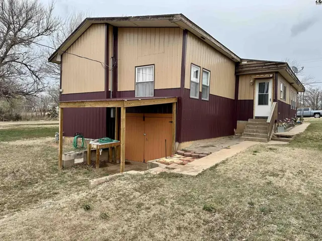 Photo of 323 S Oak St, Medicine Lodge, KS