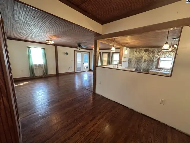Photo of 323 S Oak St, Medicine Lodge, KS