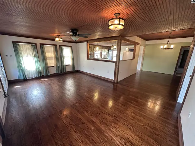 Photo of 323 S Oak St, Medicine Lodge, KS
