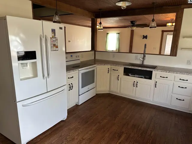 Photo of 323 S Oak St, Medicine Lodge, KS