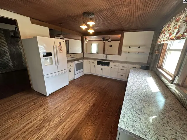 Photo of 323 S Oak St, Medicine Lodge, KS