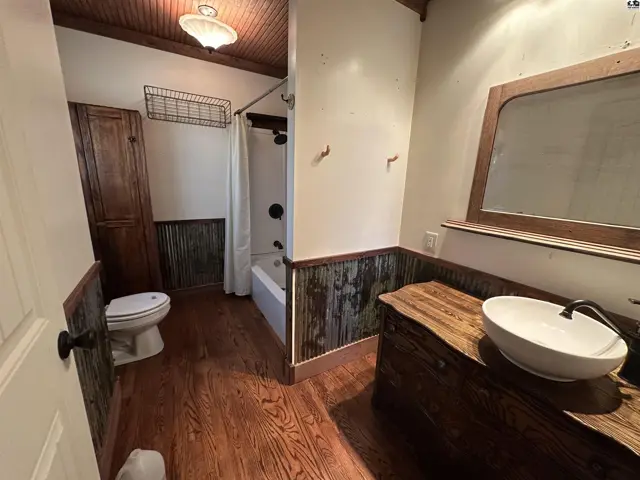 Photo of 323 S Oak St, Medicine Lodge, KS