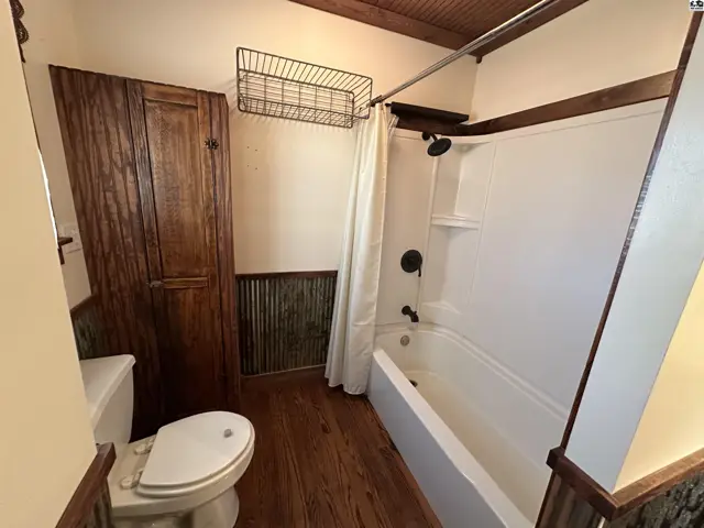 Photo of 323 S Oak St, Medicine Lodge, KS