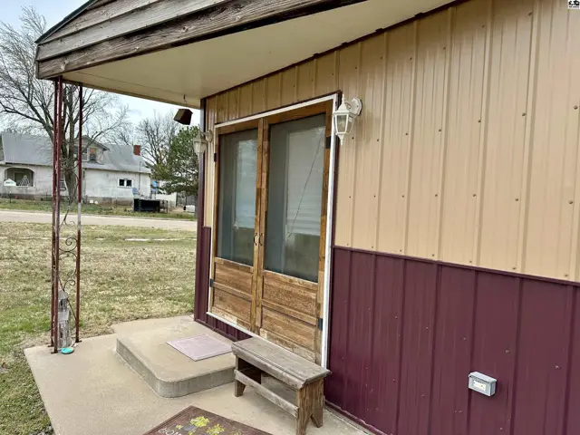 Photo of 323 S Oak St, Medicine Lodge, KS