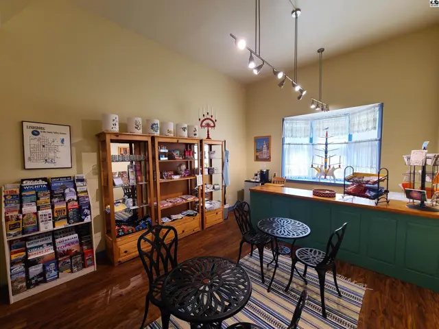 Photo of 112 W Lincoln St, Lindsborg, KS