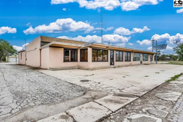 Photo of 706 W 2nd Ave, Hutchinson, KS