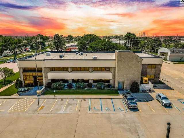 Photo of 500 W 1st Ave, Hutchinson, KS