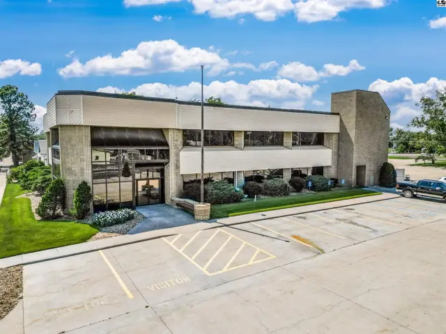Photo of 500 W 1st Ave, Hutchinson, KS