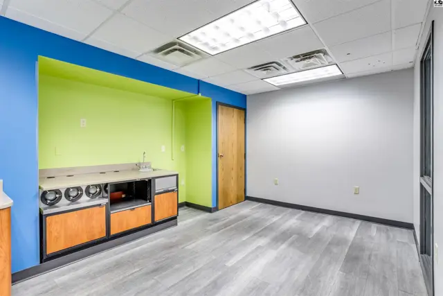 Photo of 500 W 1st Ave, Hutchinson, KS