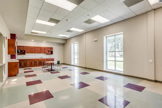 Photo of 500 W 1st Ave, Hutchinson, KS