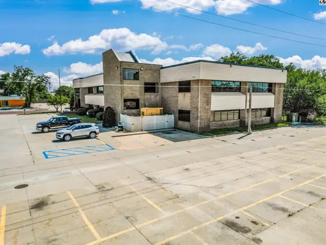 Photo of 500 W 1st Ave, Hutchinson, KS