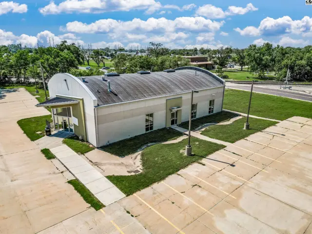 Photo of 500 W 1st Ave, Hutchinson, KS