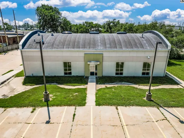 Photo of 500 W 1st Ave, Hutchinson, KS