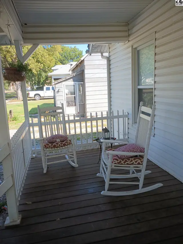 Photo of 418 East Avenue South, Lyons, KS