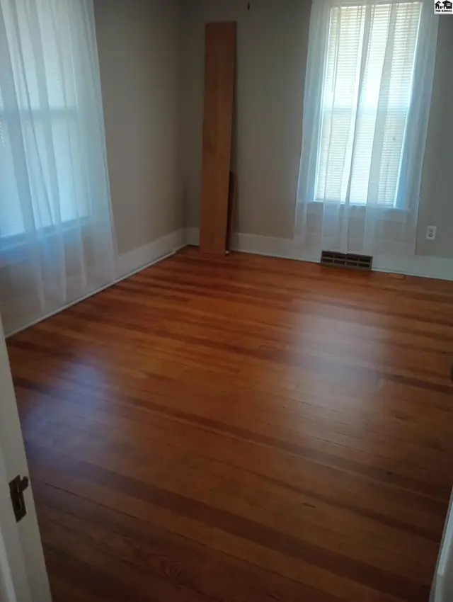 Photo of 418 East Avenue South, Lyons, KS