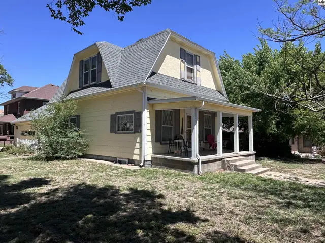 Photo of 300 N Main St, Pratt, KS