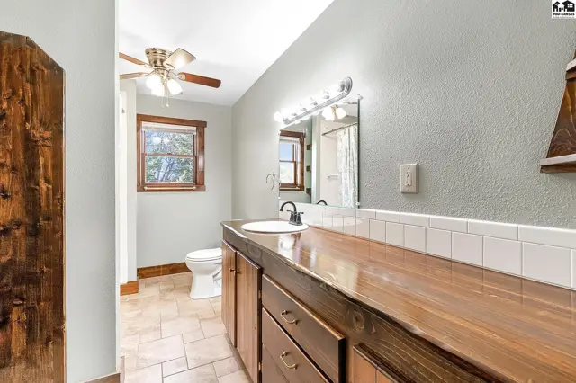 Photo of 5517 E 17th Ave, Hutchinson, KS