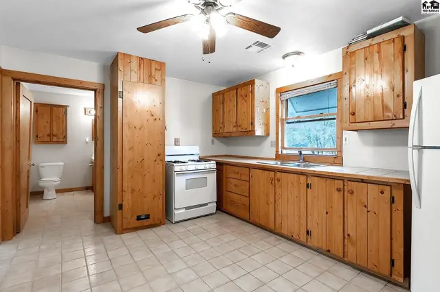 Photo of 5517 E 17th Ave, Hutchinson, KS