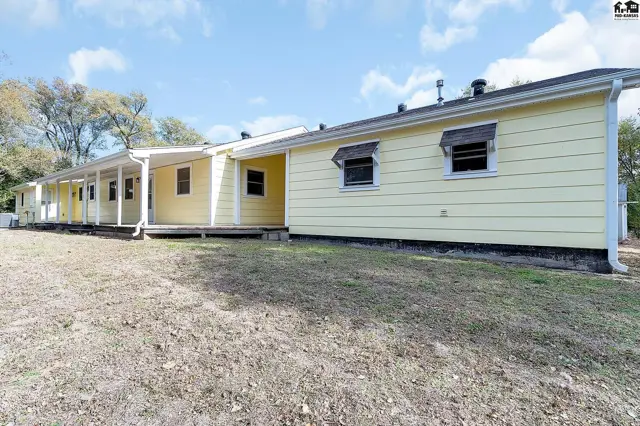 Photo of 5517 E 17th Ave, Hutchinson, KS