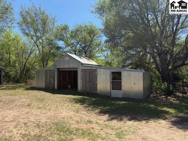 Photo of 5517 E 17th Ave, Hutchinson, KS