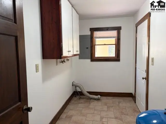 Photo of 5517 E 17th Ave, Hutchinson, KS