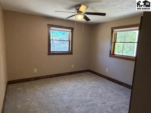 Photo of 5517 E 17th Ave, Hutchinson, KS