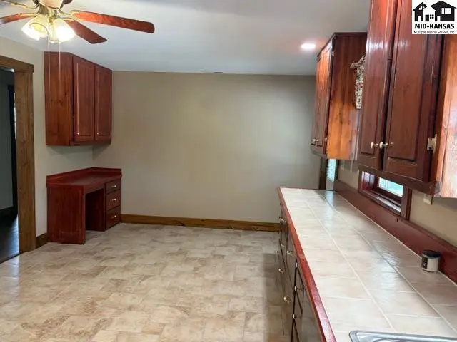 Photo of 5517 E 17th Ave, Hutchinson, KS