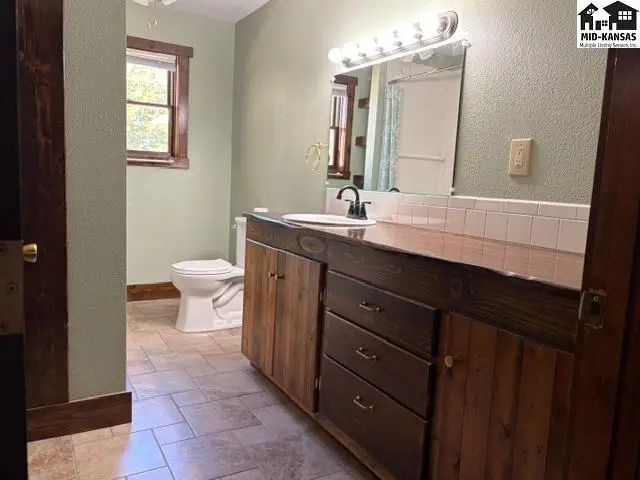 Photo of 5517 E 17th Ave, Hutchinson, KS