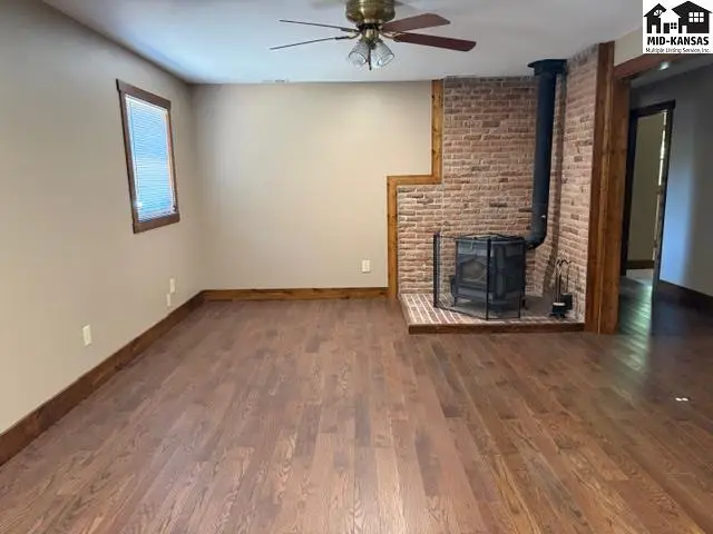 Photo of 5517 E 17th Ave, Hutchinson, KS