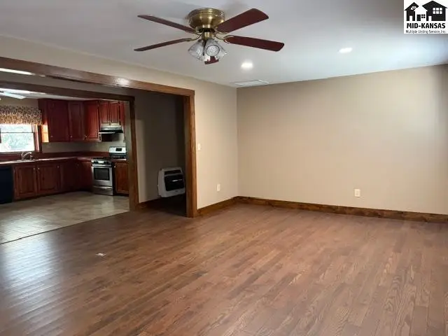 Photo of 5517 E 17th Ave, Hutchinson, KS