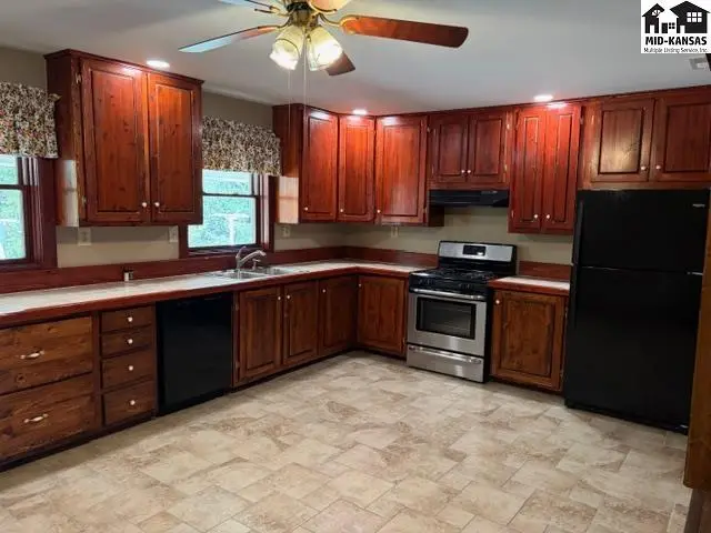 Photo of 5517 E 17th Ave, Hutchinson, KS