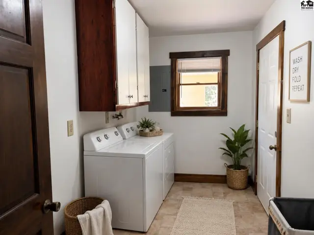 Photo of 5517 E 17th Ave, Hutchinson, KS