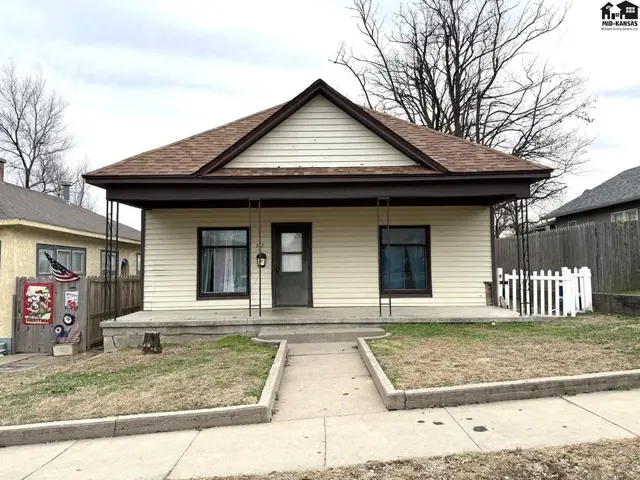Photo of 317 W 4th St, Larned, KS