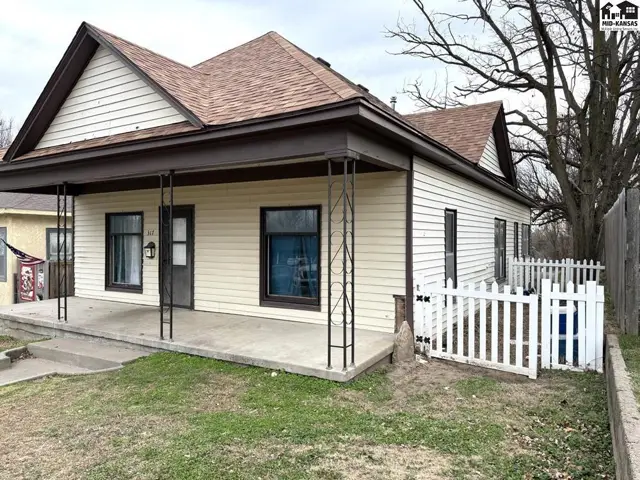Photo of 317 W 4th St, Larned, KS