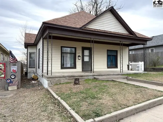 Photo of 317 W 4th St, Larned, KS