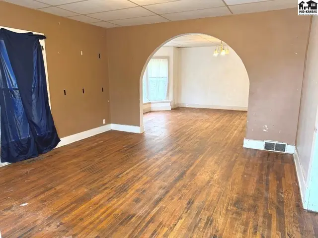 Photo of 317 W 4th St, Larned, KS