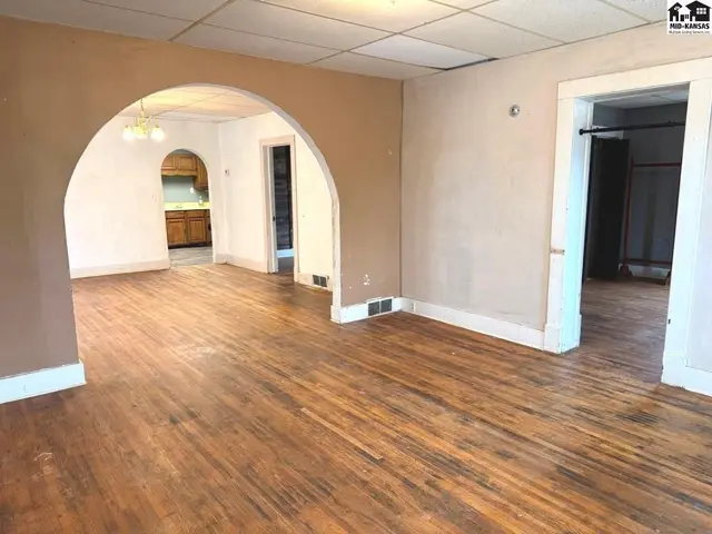 Photo of 317 W 4th St, Larned, KS