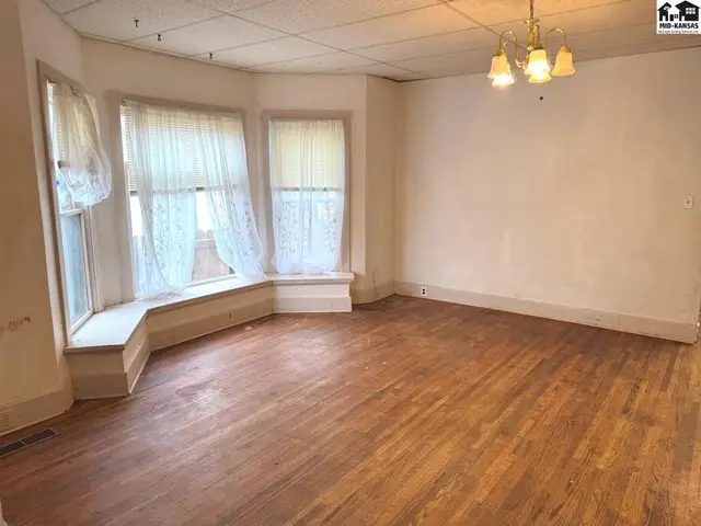 Photo of 317 W 4th St, Larned, KS