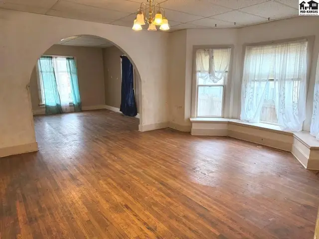 Photo of 317 W 4th St, Larned, KS